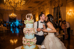 You must see what our favorite wedding cake looks like!